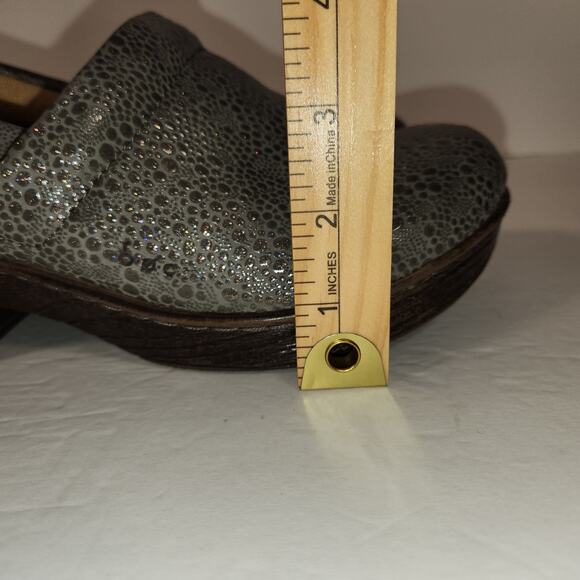 boc BORN CONCEPT Peggy Clog Women 9M Pewter Silver Gray Pebble Embossed Metallic - Picture 6 of 12